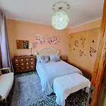 Full Equipped And Comfortable With Wifi アパート バレンシア